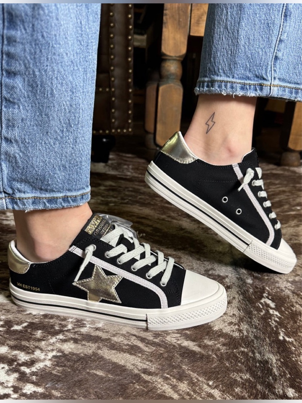 Vintage Havana Women's Alive Sneaker Black w/ STAR SIZE 7.5